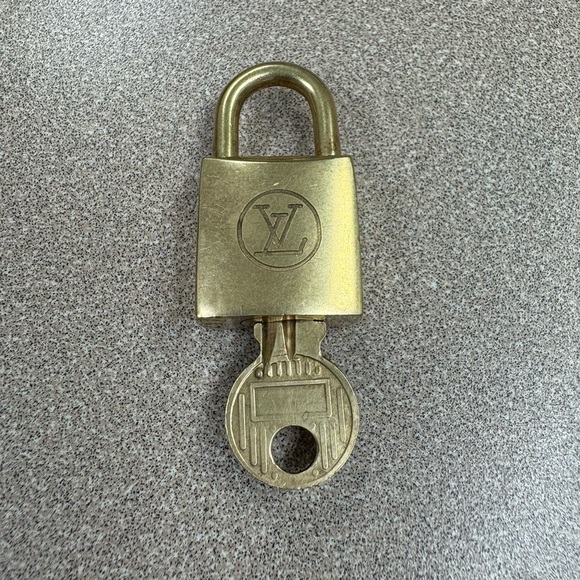 LV Lock & Key Number 217 - Authentic - Picture 3 of 7
